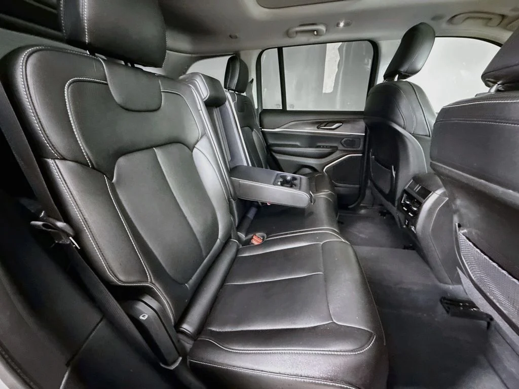 Used 2023 White Jeep 4xe image 28