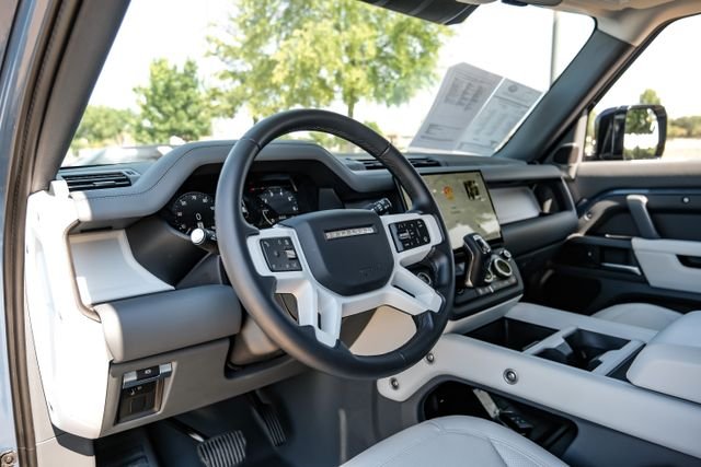 2026 Land Rover Defender 3