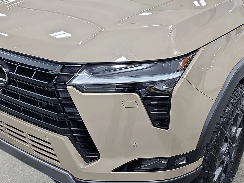 New 2026 Earth and Black Onyx Lexus OVERTRAIL PLUS image 28