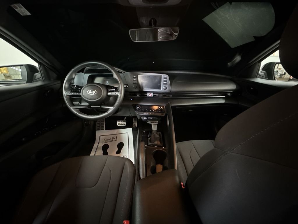 2025 Hyundai Elantra SEL - Photo 18