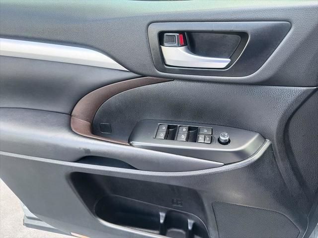 Certified Used 2019 CELESTIAL SILVER METALLIC Toyota  image 9