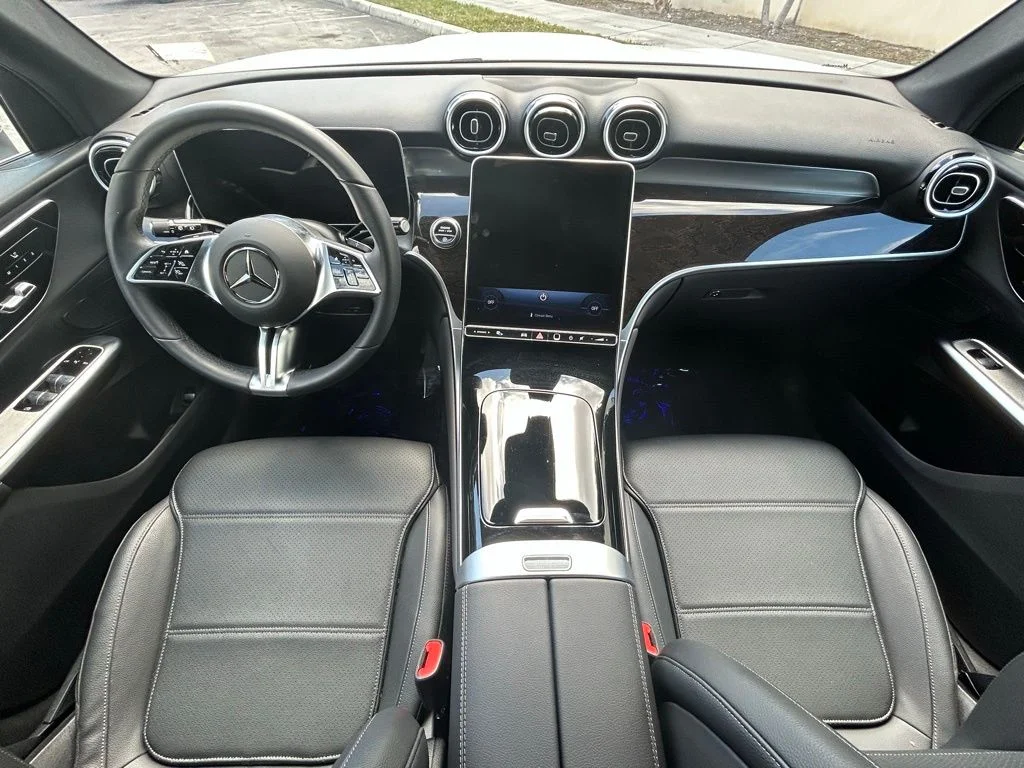 Used 2025  Mercedes-Benz GLC 300 image 10