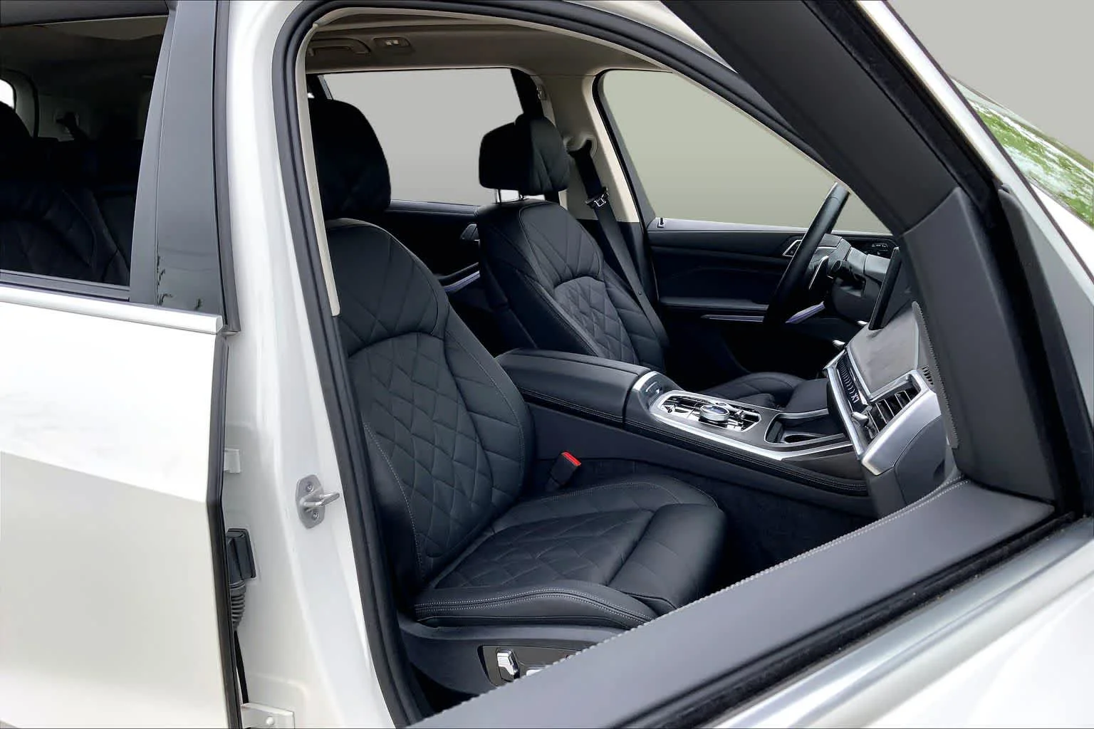 Used 2024 Alpine White BMW xDrive40i image 8