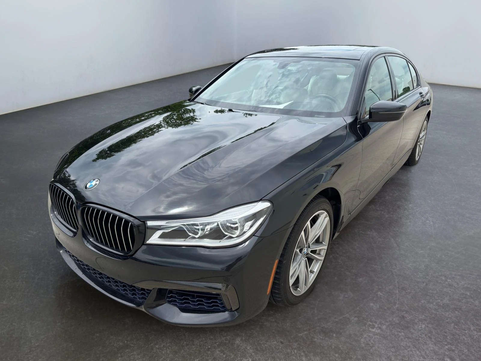 Used 2017 Black Sapphire Metallic BMW 750i xDrive image 9