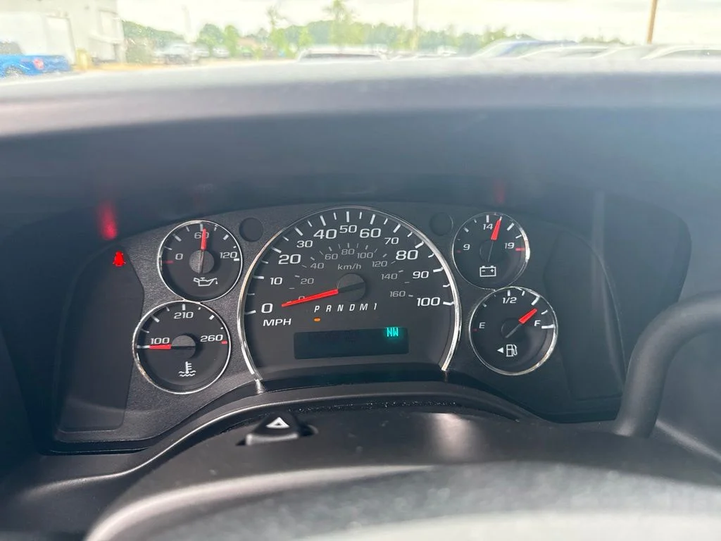 Used 2025 White GMC LT image 9