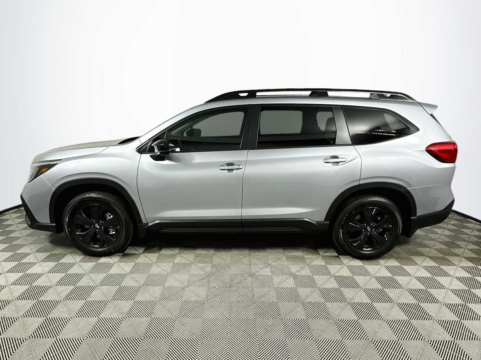 New 2026 ICE SILVER METALLIC Subaru Premium 7-Passenger image 4