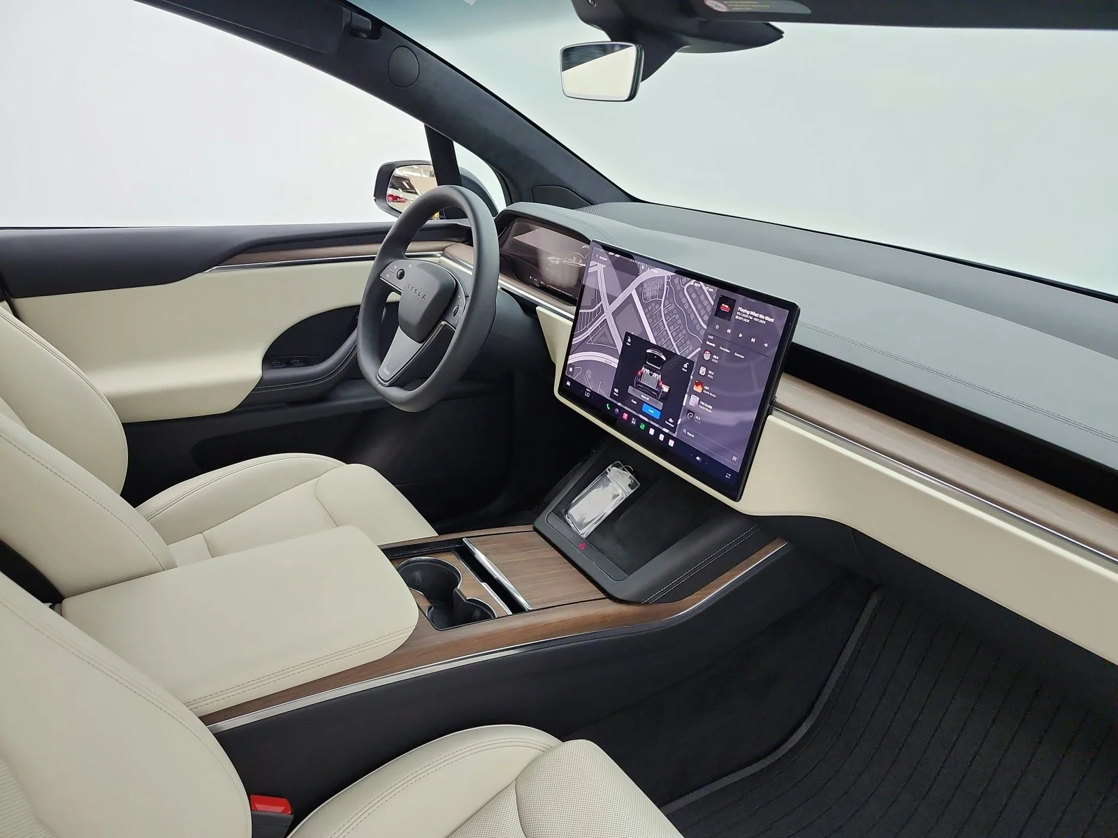 Used 2023 Midnight Silver Metallic Tesla Standard Range image 18