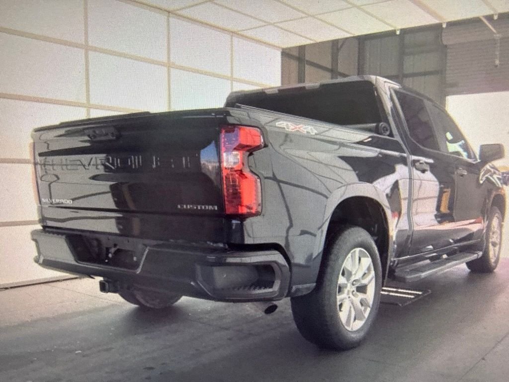 Used 2022 Gray Chevrolet Custom image 3