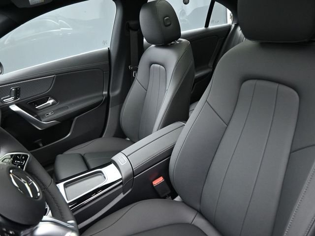 Used 2025 Black Mercedes-Benz CLA 250 image 33