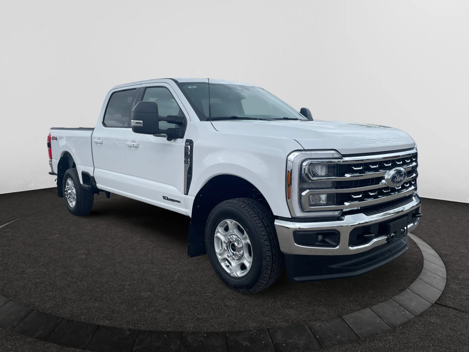 New 2026 Oxford White Ford XLT image 7