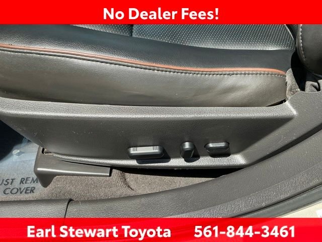 Used 2010  Lincoln Base image 24