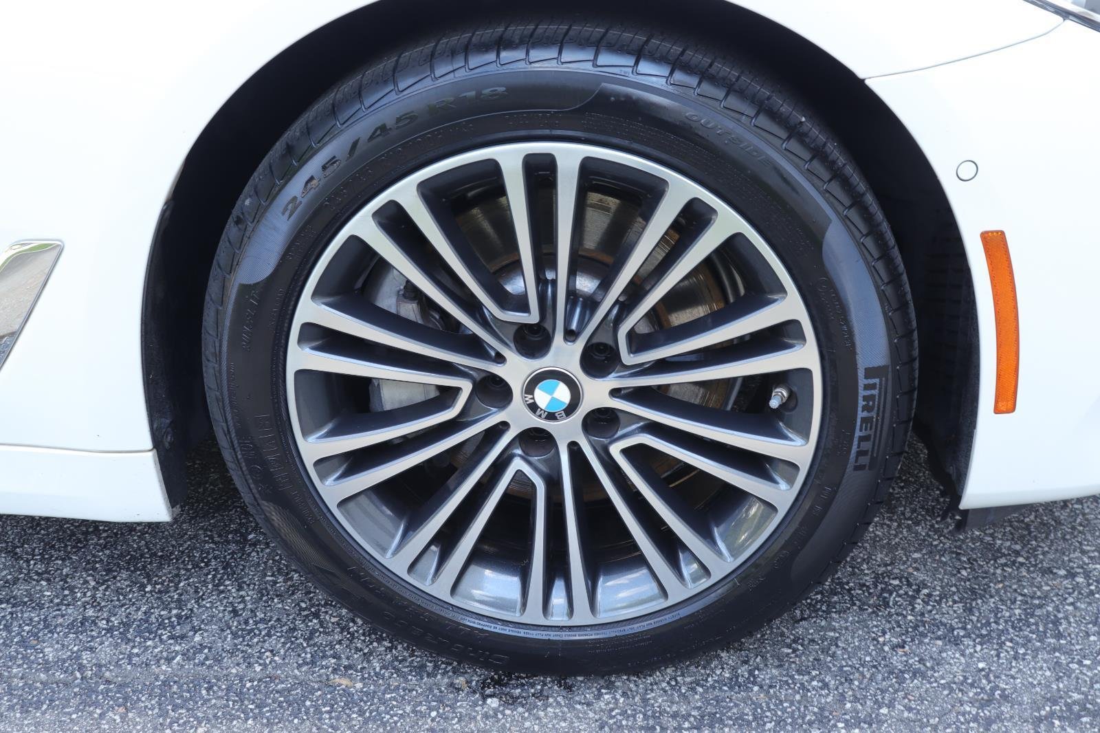 Used 2020 Alpine White BMW 530i image 40