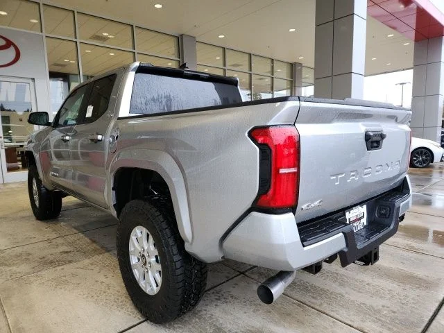 2025 Toyota Tacoma SR5 - Photo 9