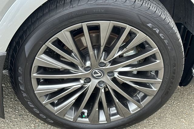 Used 2025 Silver Lexus 350h Luxury image 4