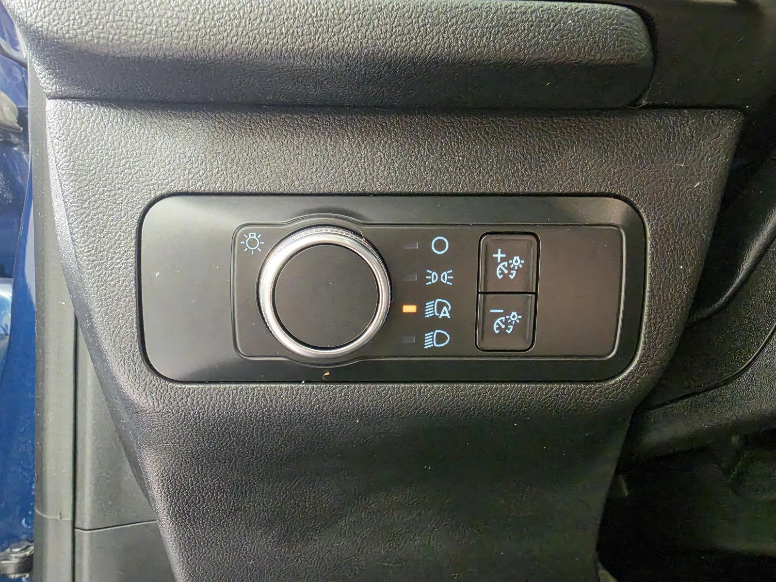 Used 2020 Dark Ford SE image 16