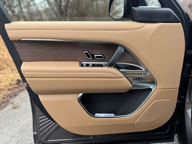New 2026 Charente Grey Land Rover SE image 9