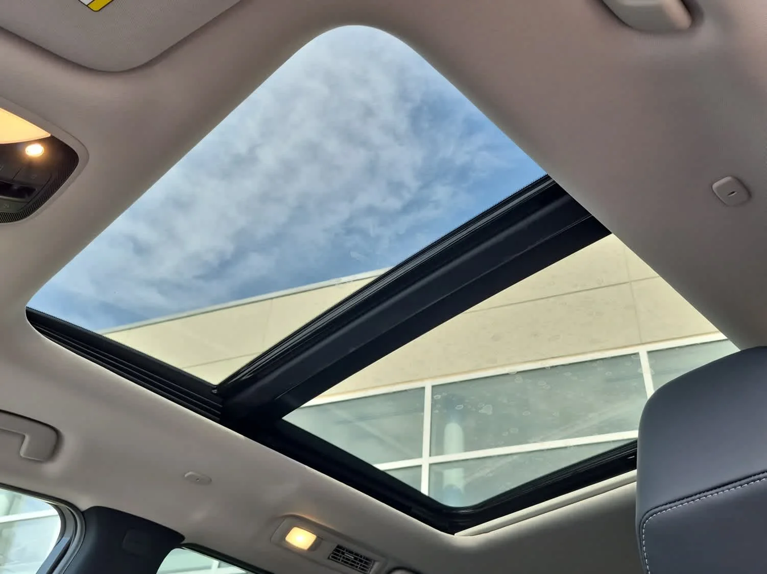 New 2027 MINERAL BLACK INFINITI Luxe AWD image 16
