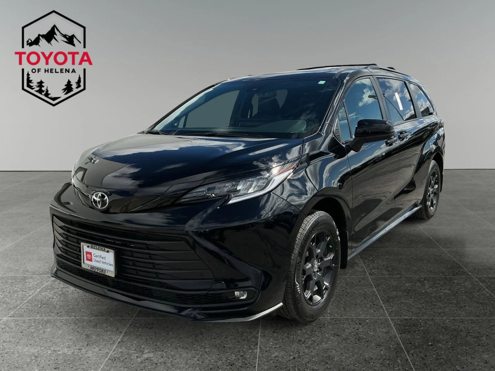 2026 Toyota Sienna Woodland Edition Hybrid AWD's photo