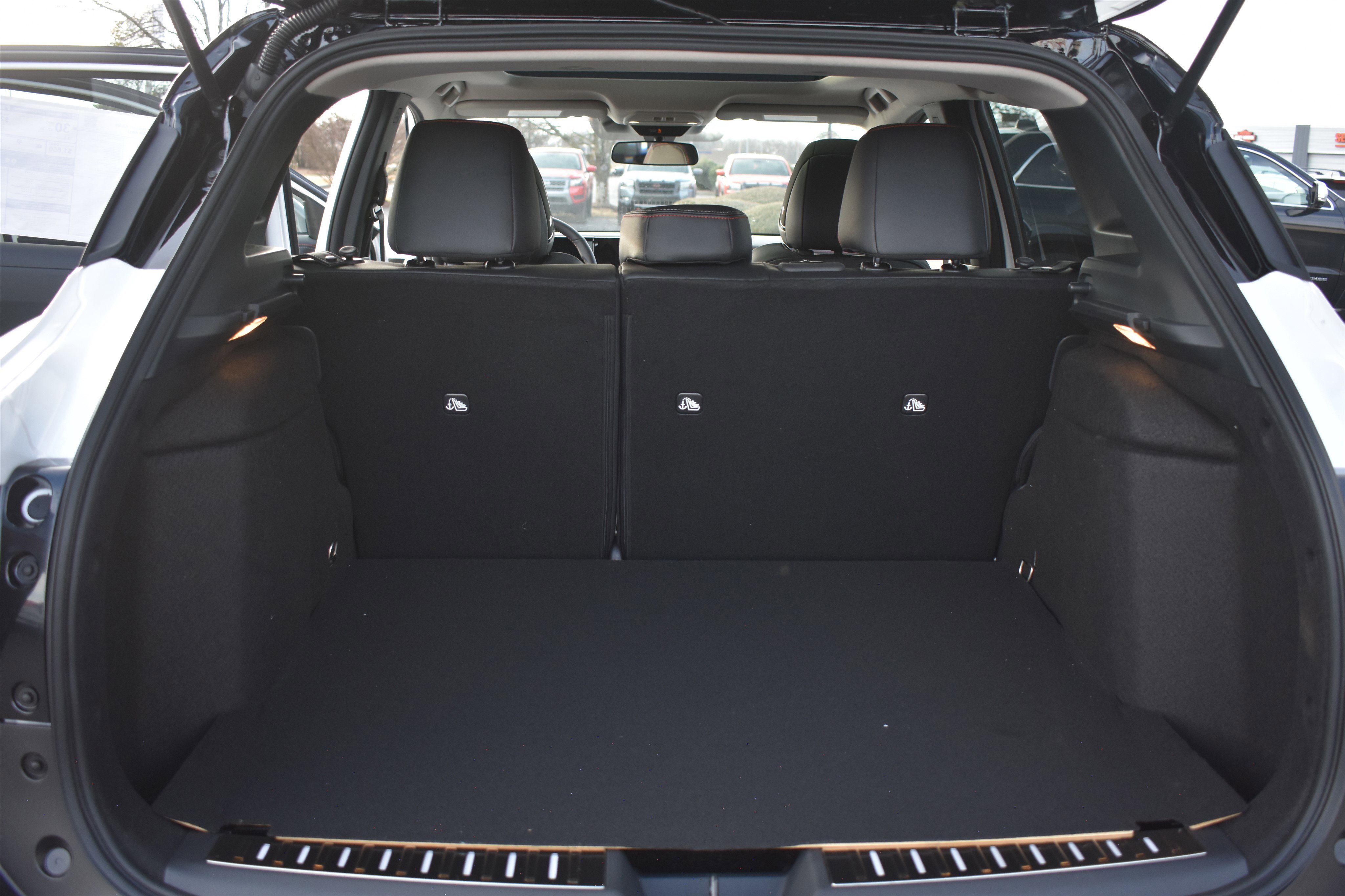 New 2026 Aspen White TriCoat / Super Black Two-tone Nissan SR image 17