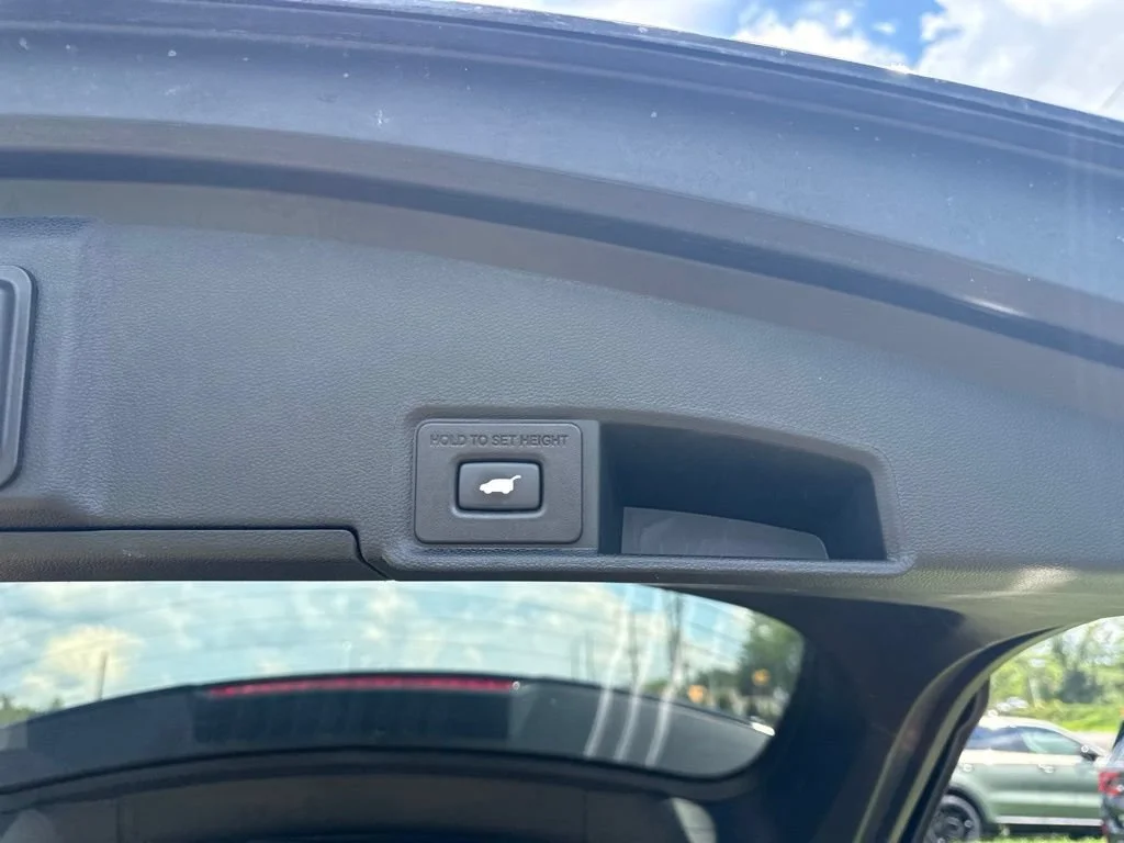 Used 2023  Acura w/Technology Package image 33