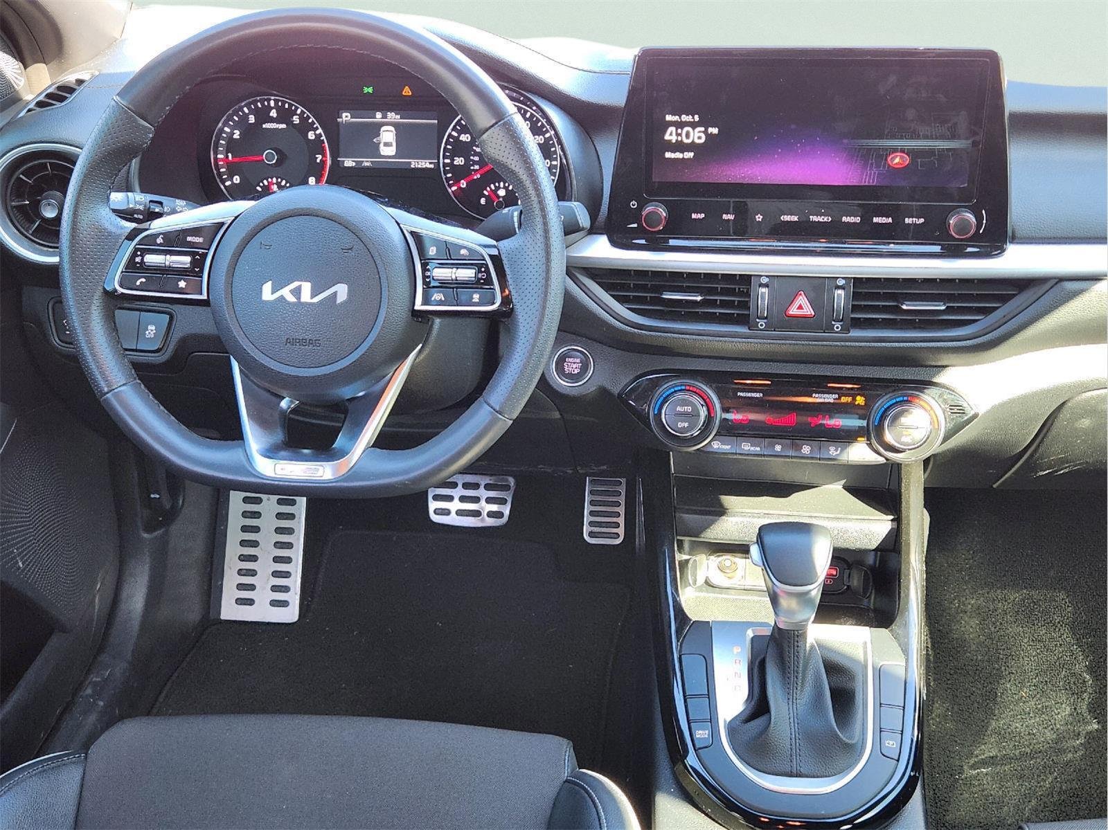 Used 2024 Snow White Pearl Kia GT-Line image 28