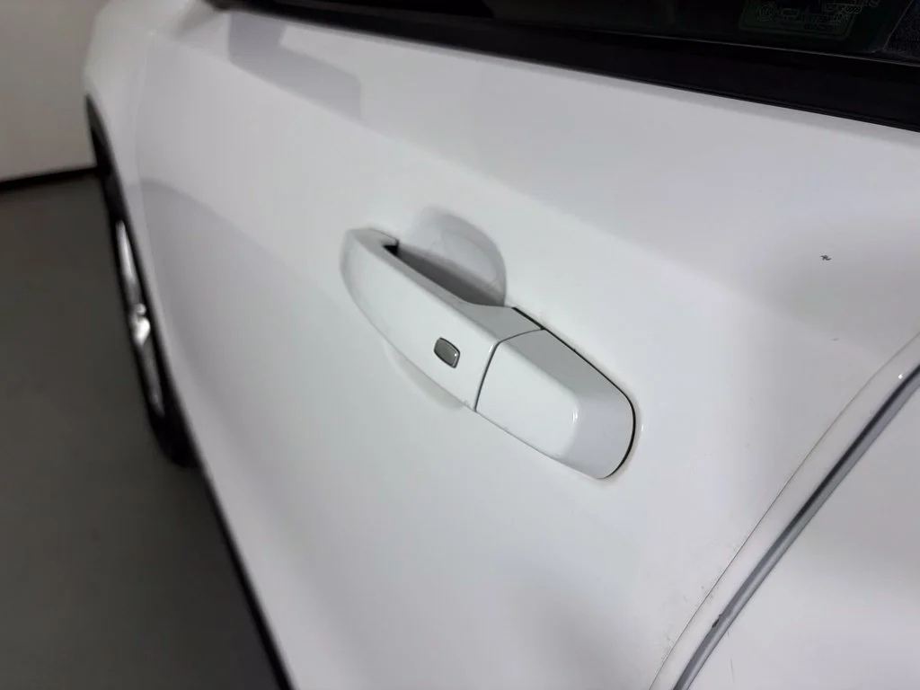 Used 2021 White GMC SLE image 12