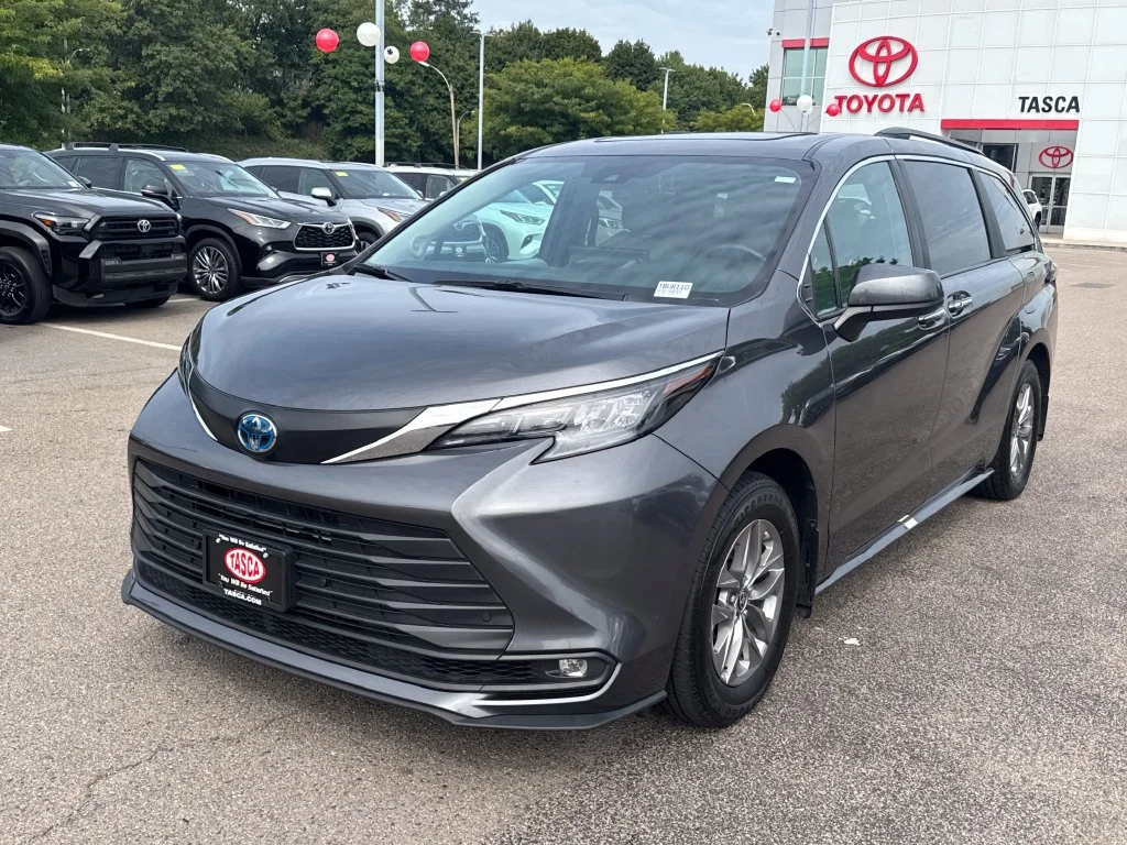 Used 2025 Gray Toyota XLE image 3