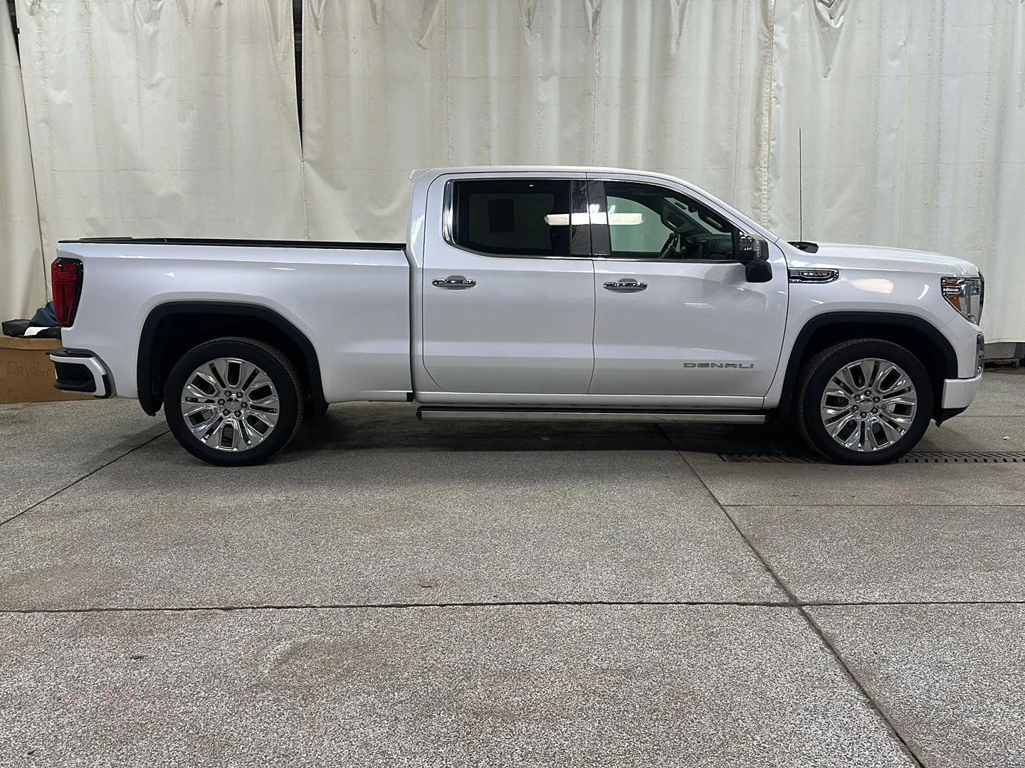 Used 2020 White Frost Tricoat GMC Denali image 7
