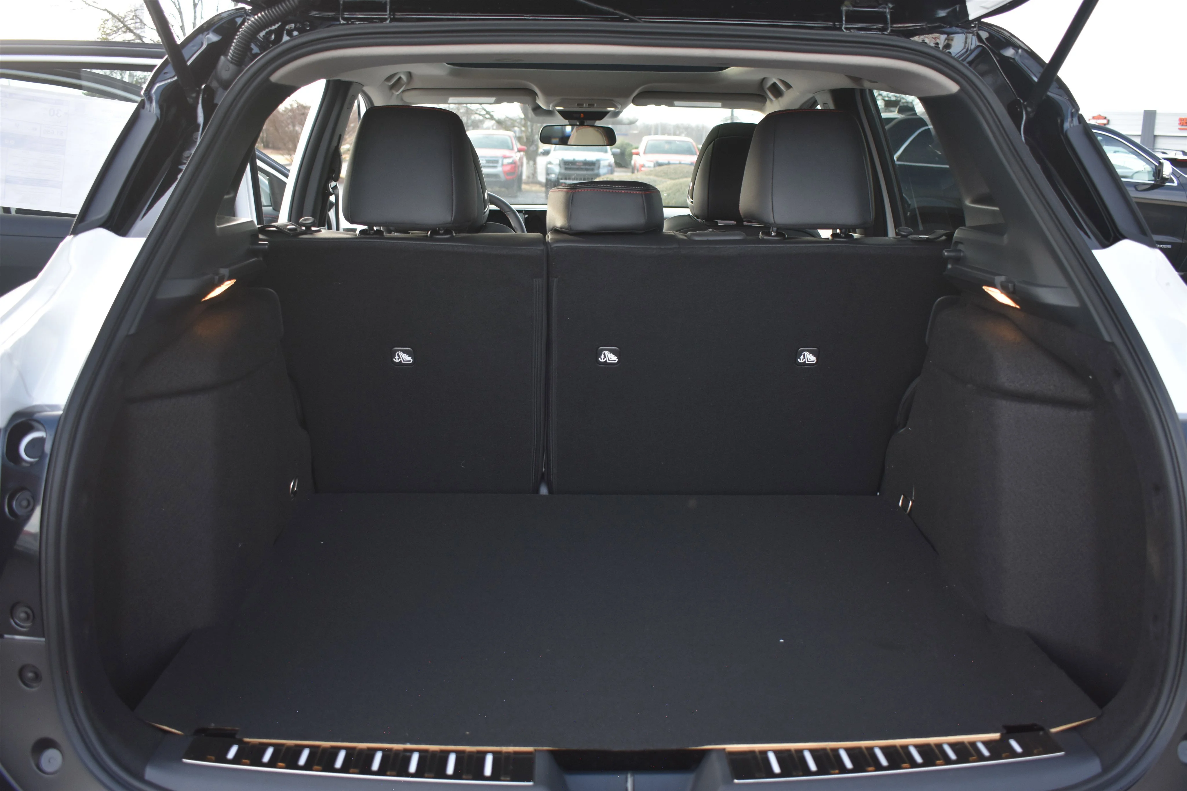 New 2026 Aspen White Tricoat/Super Black Nissan SR image 17