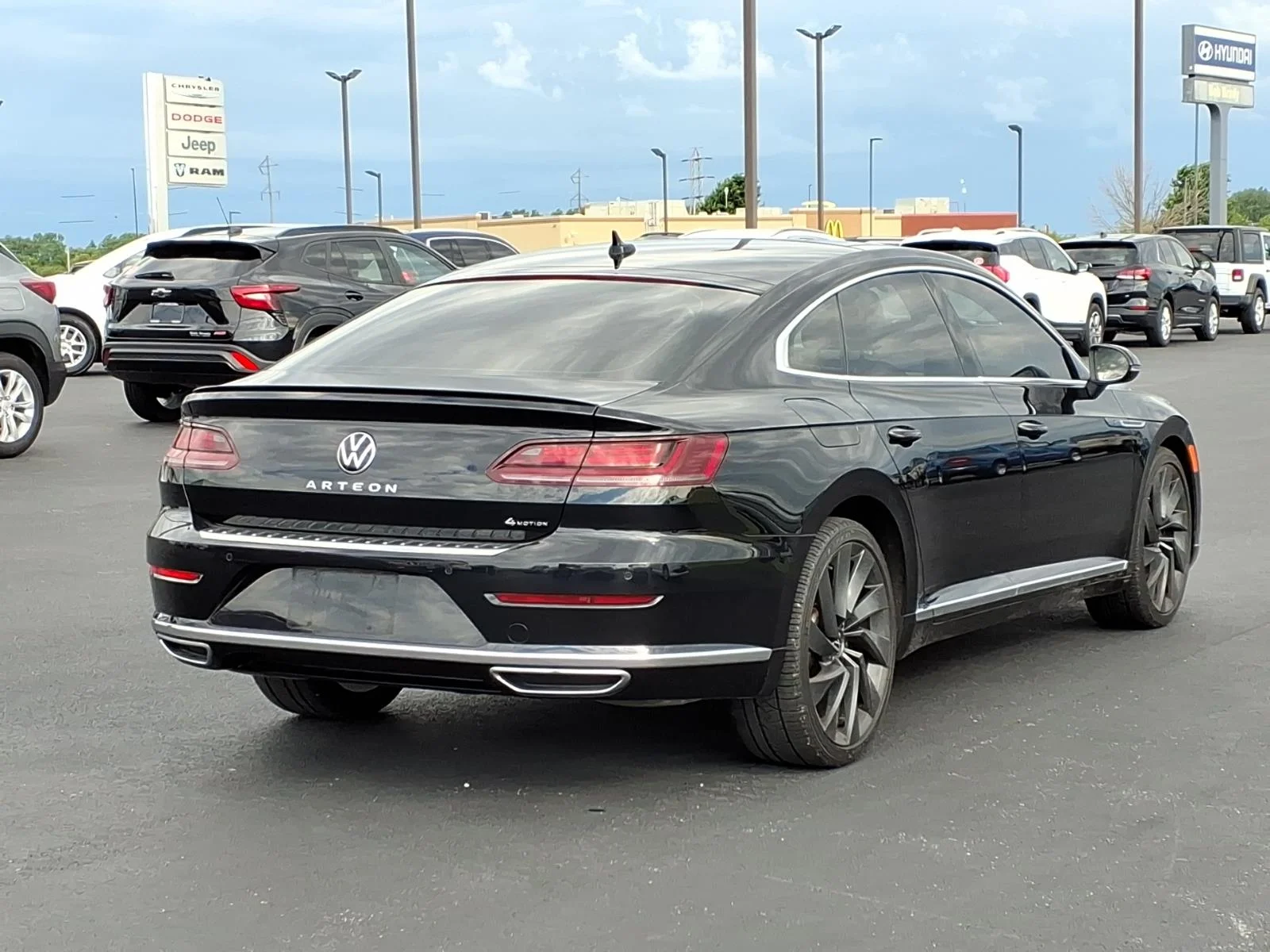 Used 2022 Deep Black Pearl Effect Volkswagen 2.0T SEL R-Line image 6