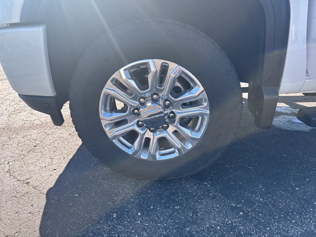 Used 2021 WHITE FROST TRICOAT GMC Denali image 25