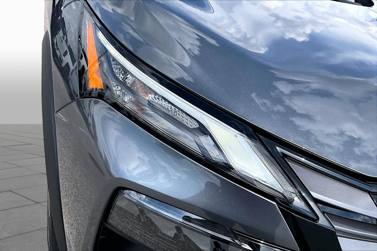 New 2027 Gun Metallic Nissan SV image 13