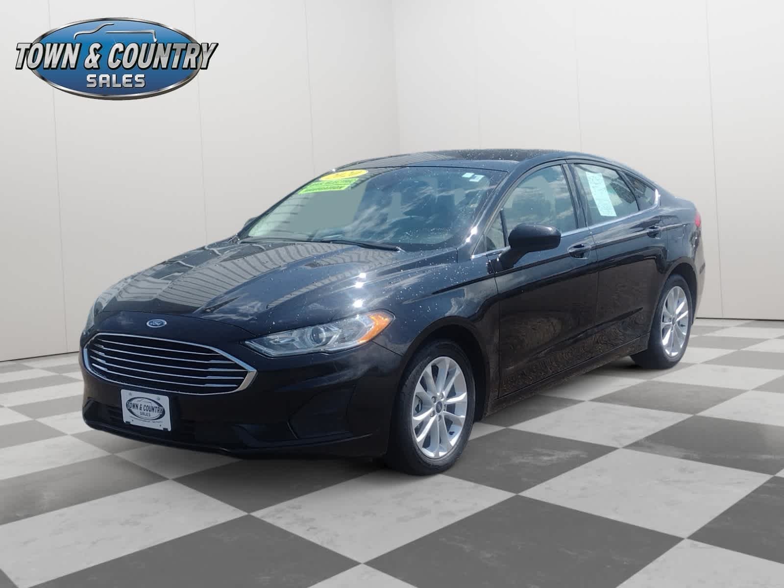 Used 2020 Agate Black Metallic Ford SE image 3