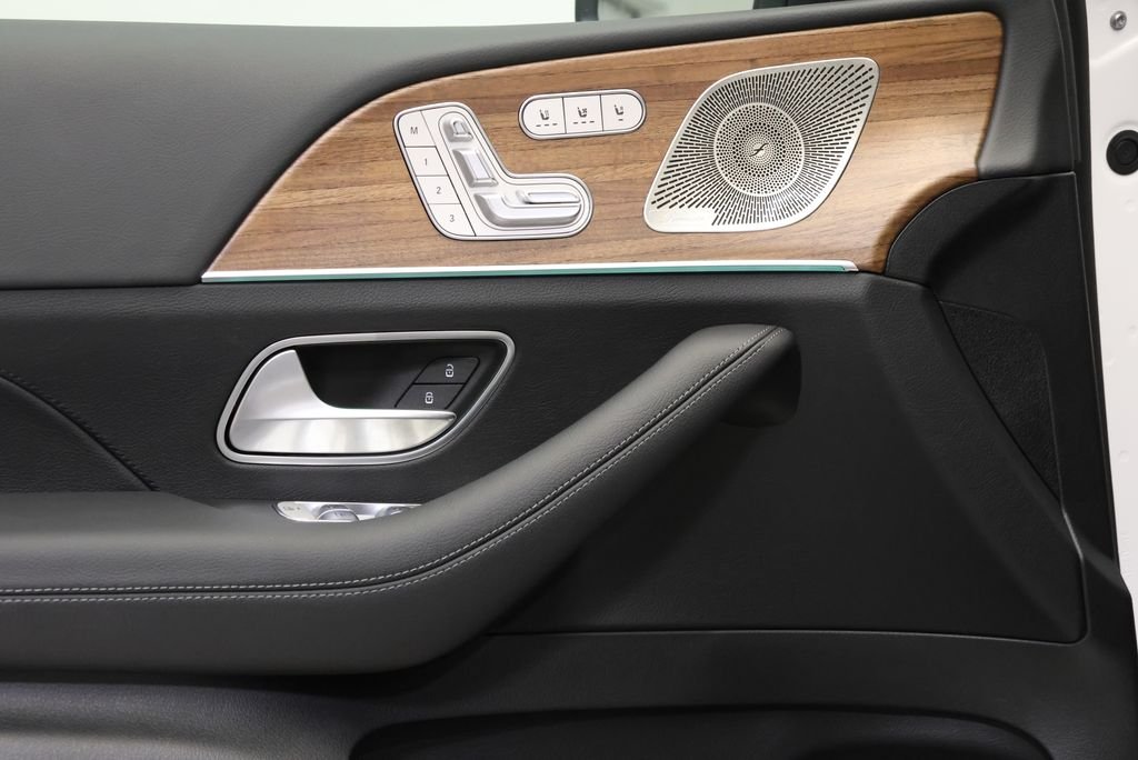 New 2026 Polar White Mercedes-Benz GLS 450 image 32