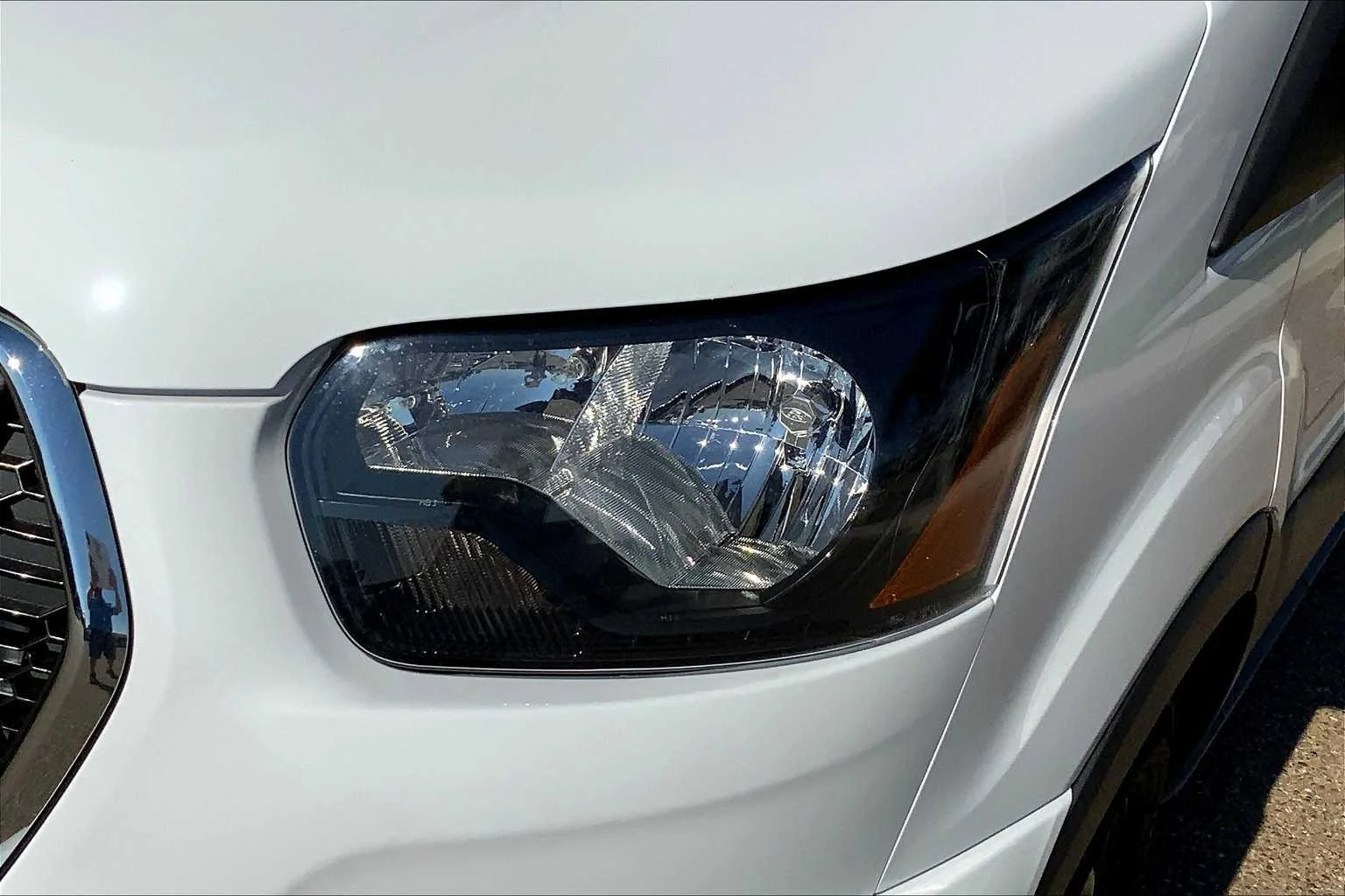 2025 Ford Transit Passenger Van XLT - Photo 13
