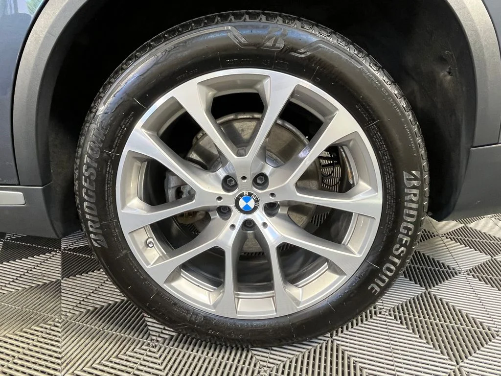 Used 2020 Gray BMW xDrive40i image 16