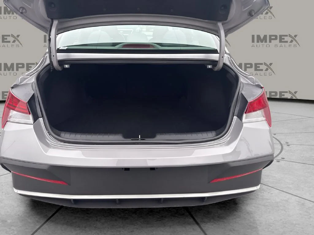 Used 2025 Silver Hyundai SEL Convenience image 28