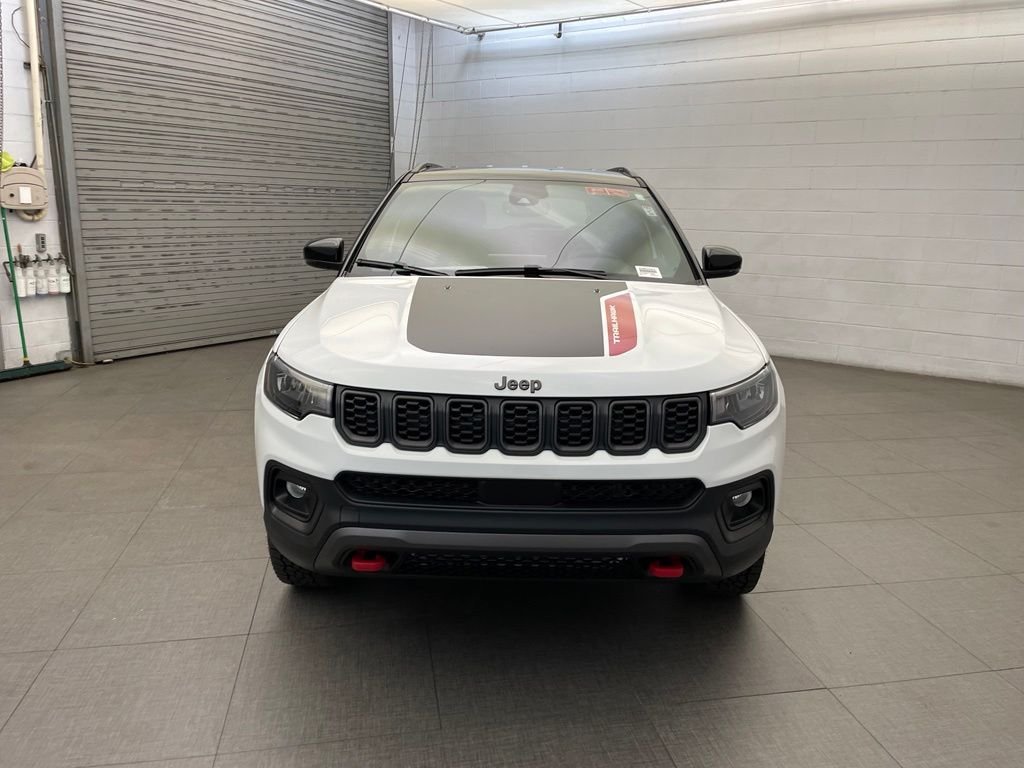 New 2026 Bright White Clear-Coat Exterior Paint Jeep Trailhawk image 6