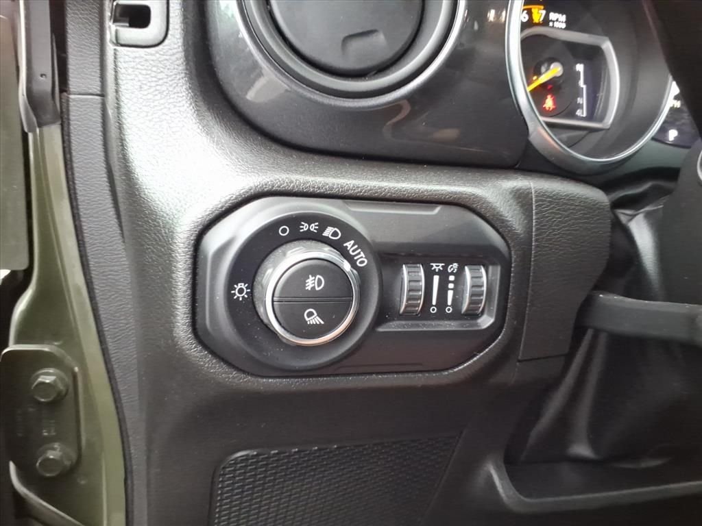 Used 2022 Green Jeep Sport image 12