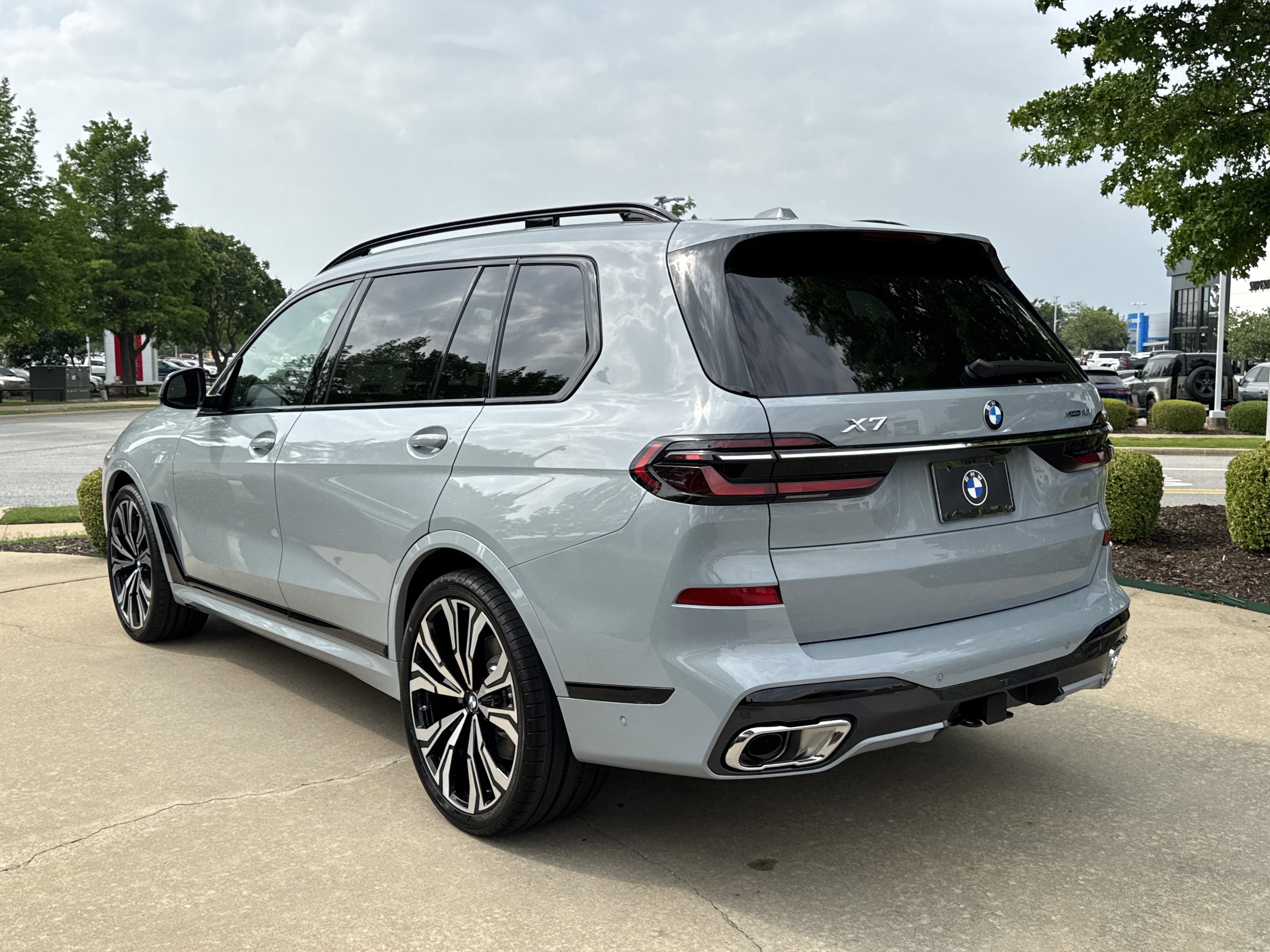 New 2027 0C4P Brooklyn Grey Metallic BMW xDrive40i image 3