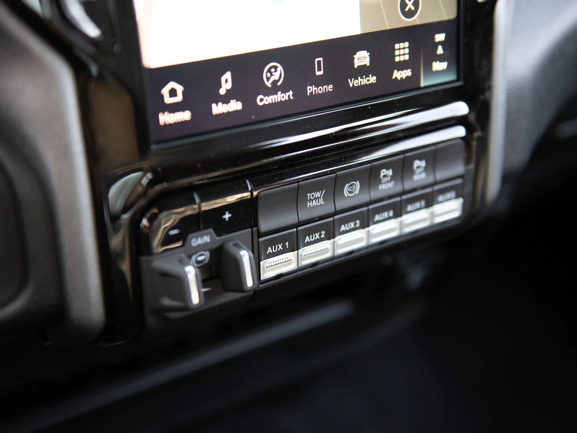 New 2026 White RAM Tradesman*, 12 Inch Screen, Apple CarPlay, 5th Wheel Prep image 21