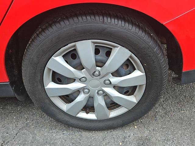 Used 2013 Race Red Ford SE image 7