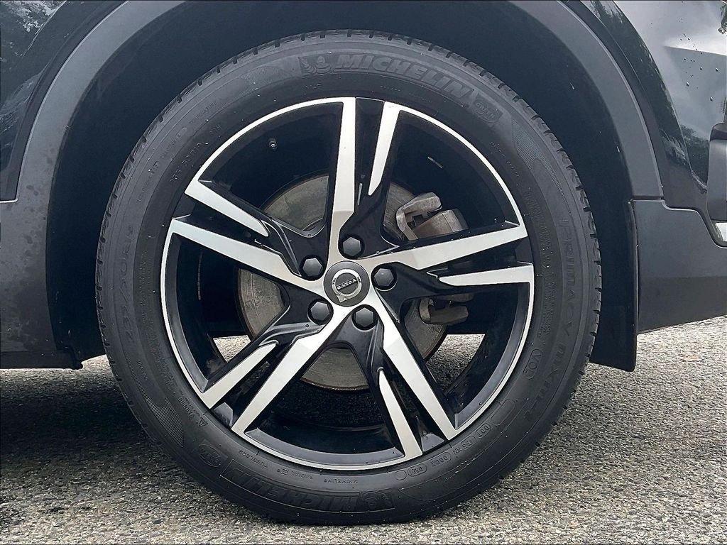 Used 2021 Black Volvo R-Design image 7