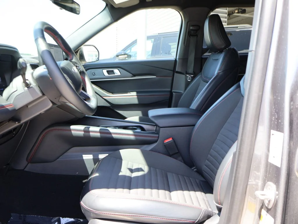 Used 2025 Gray Ford ST-Line image 25