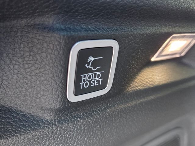 New 2027 High-Gloss Black Paint Jeep Limited image 14