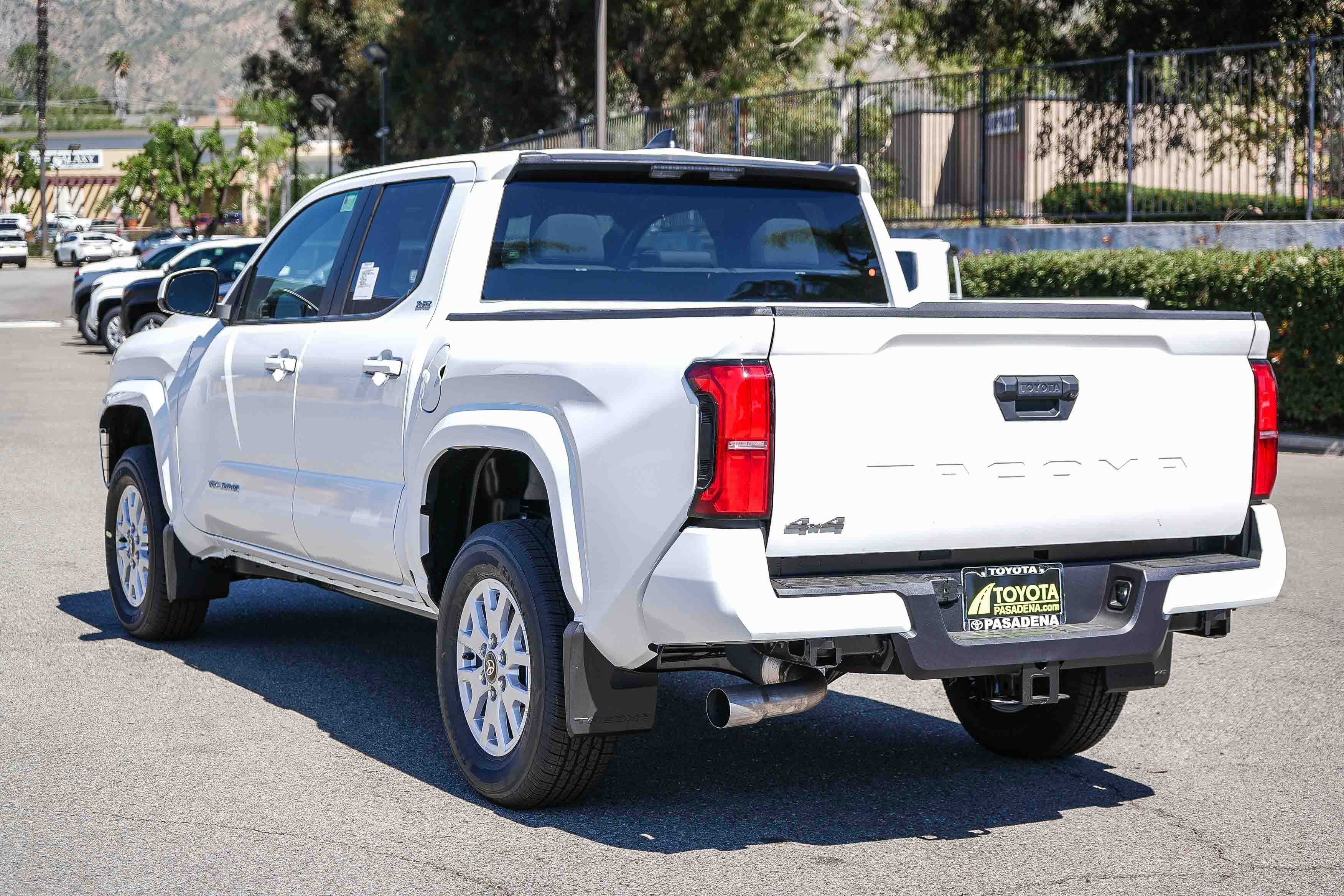 2026 Toyota Tacoma SR5 - Photo 8