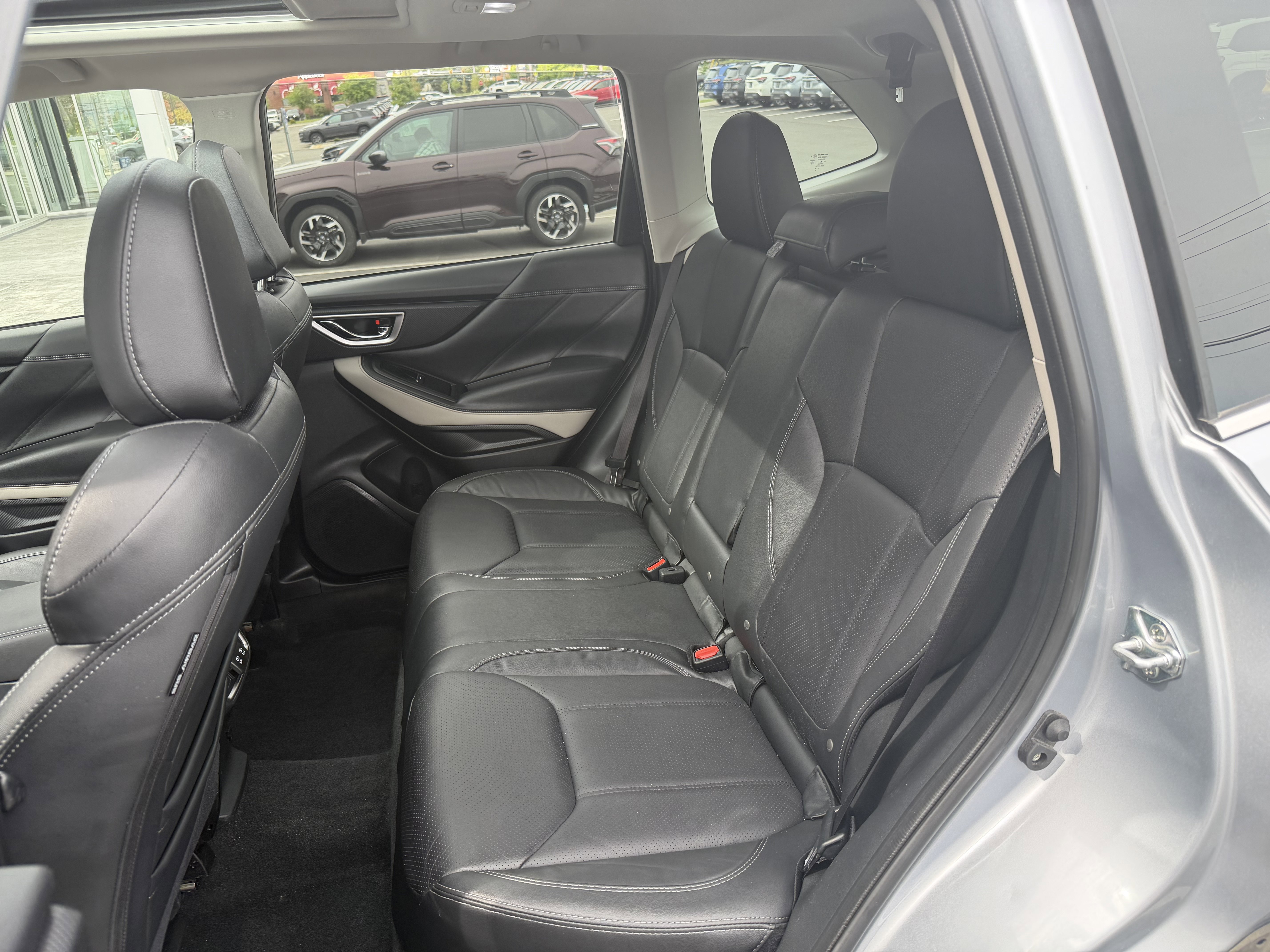 Used 2024 Ice Silver Metallic Subaru Limited image 18