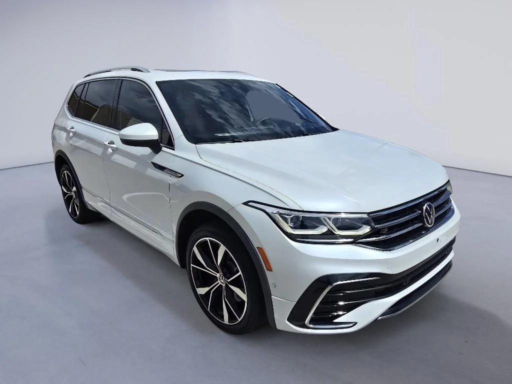 Used 2022 Oryx White Pearl Volkswagen SEL R-Line image 7