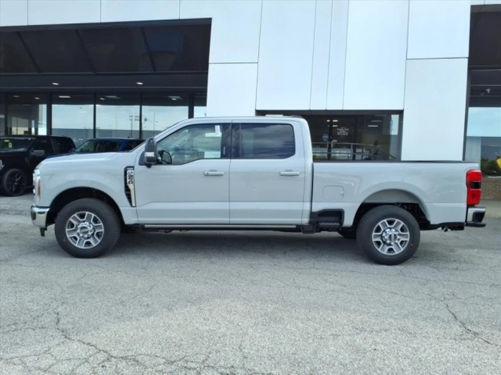 New 2026 Avalanche Ford LARIAT image 2