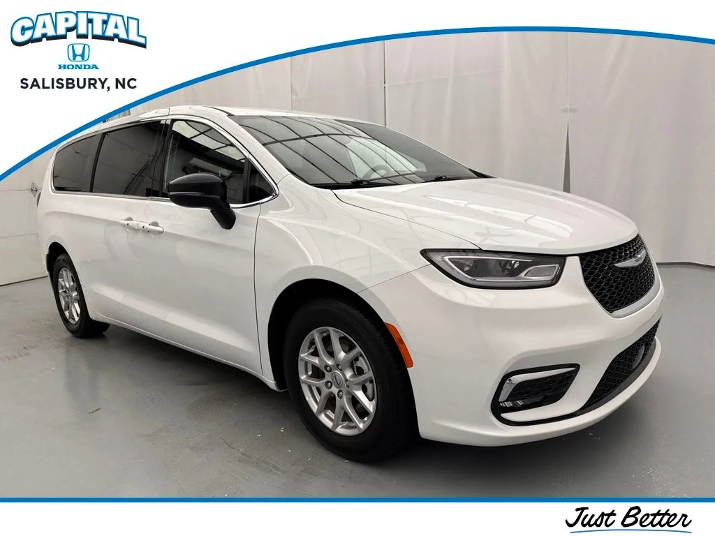 Used 2025 White Chrysler Select image 1